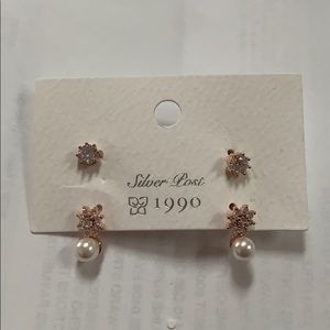2 pair of Earrings